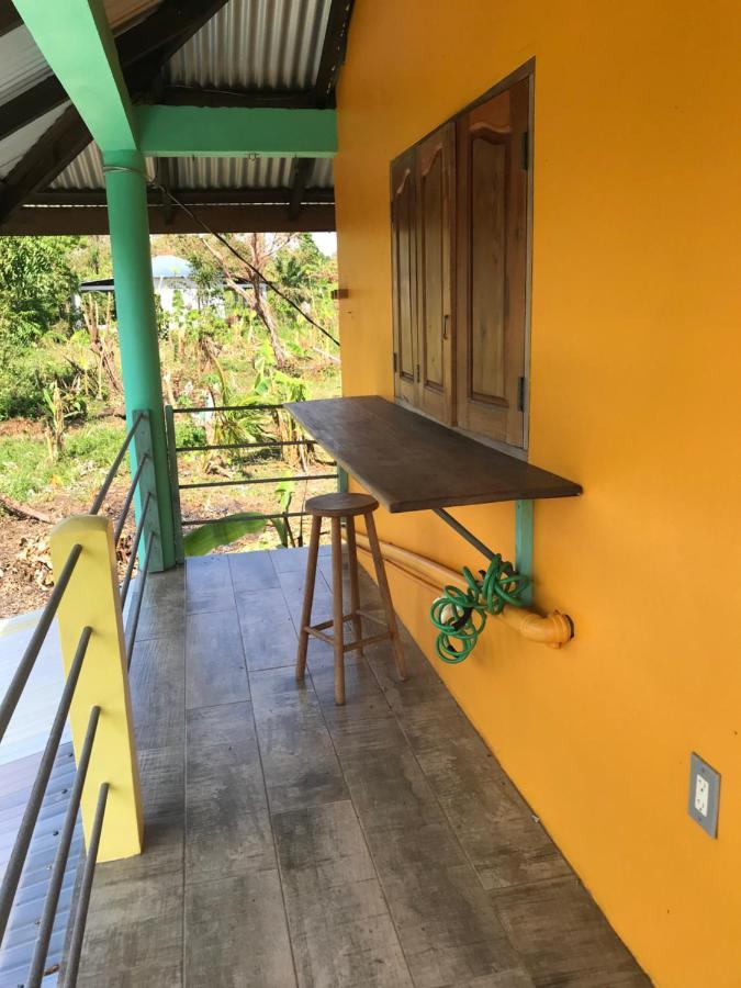 La Casa Naranja Hotel Brig Bay Екстериор снимка