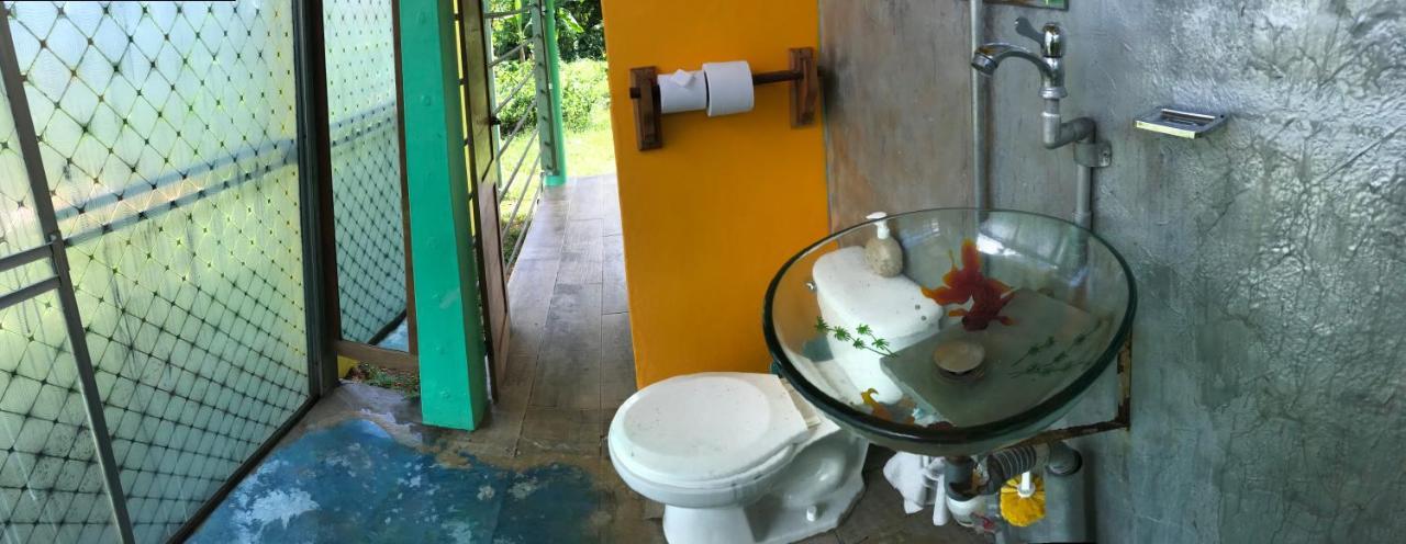 La Casa Naranja Hotel Brig Bay Екстериор снимка